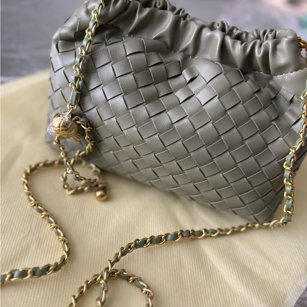 Chic Olive Woven Shoulder Bag with Chain Strap